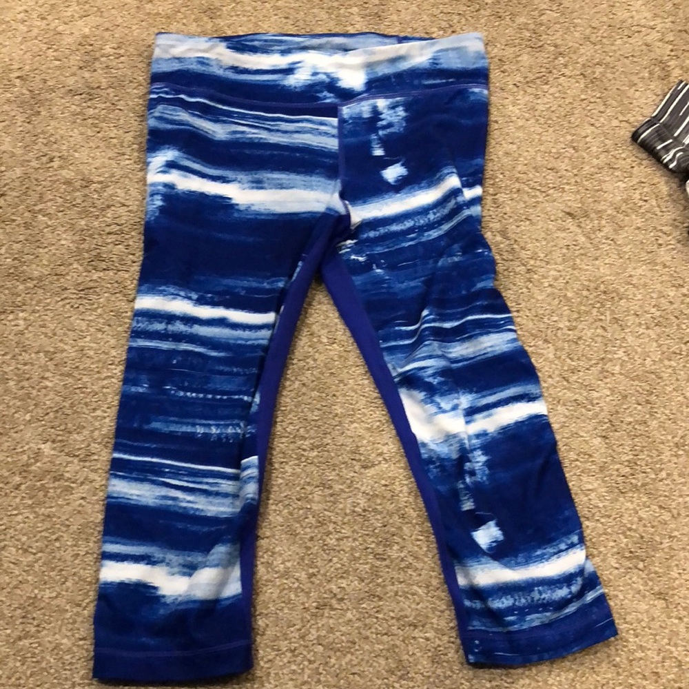 Under Armour blue tie-dye running capris